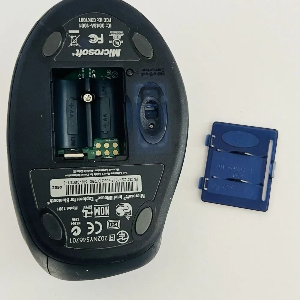 Microsoft 1001 Tilt Wheel Comfort Shaped Bluetooth Optical Mouse